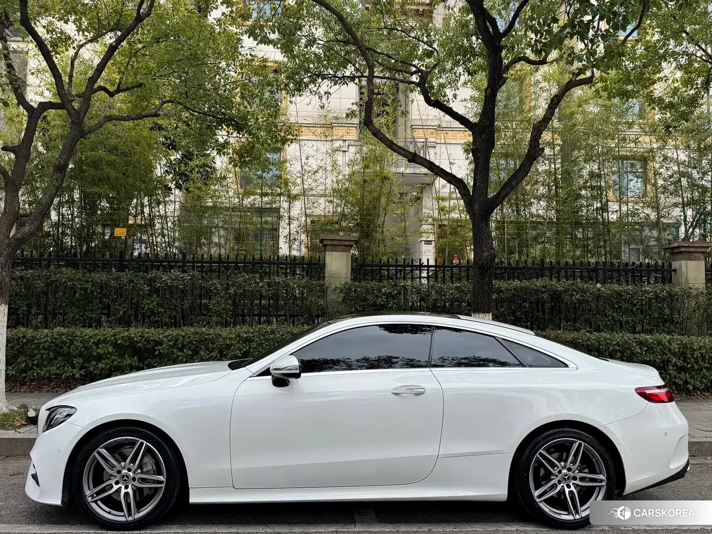 Mercedes-Benz E-Class 2021 Белый из Китая