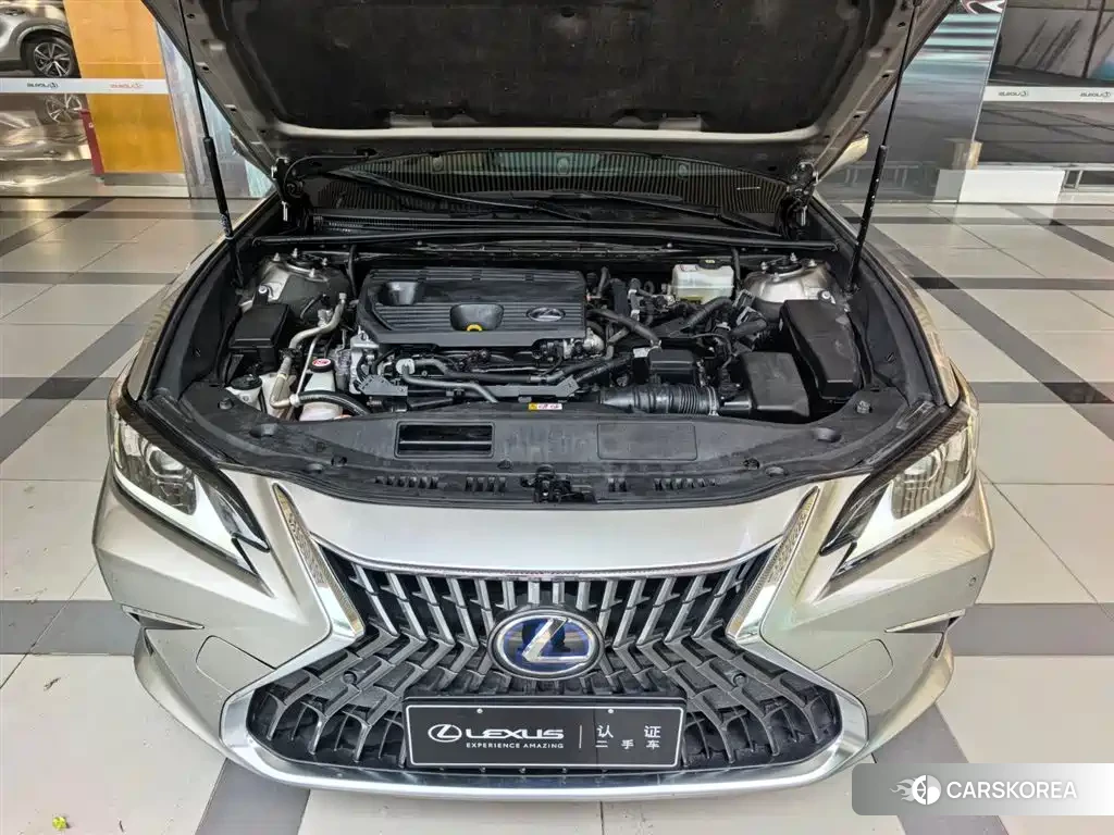 Lexus ES 2022 Silver/gray из Китая, фото 2