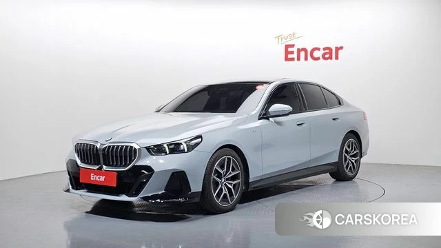 BMW 5 Series (G60) 2025 Серебристо-серый из Кореи