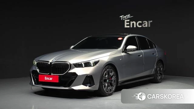 BMW 5 Series (G60) 2025 Серебристо-серый из Кореи