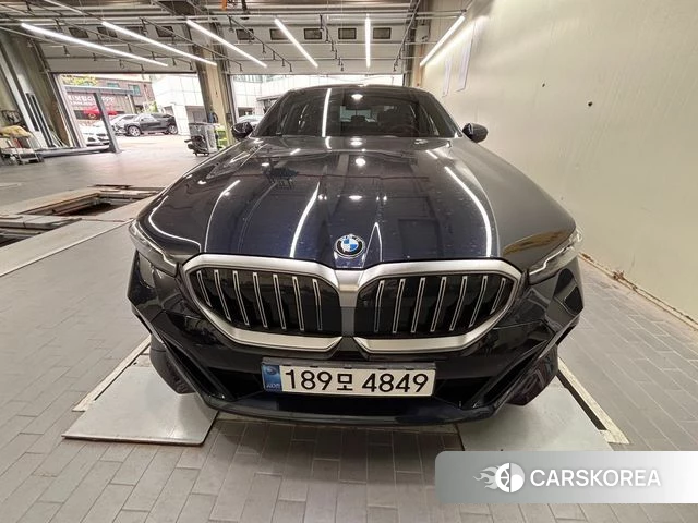 BMW 5 Series (G60) 2024 Синий из Кореи