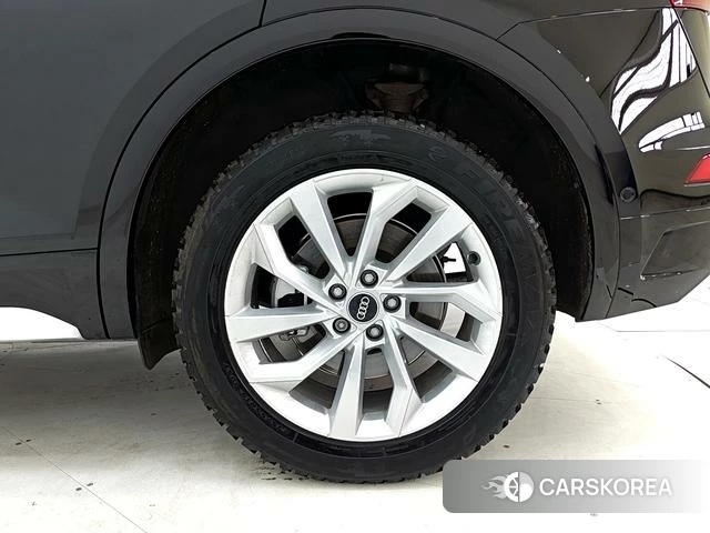 Audi Q5L 2023 Черный из Китая