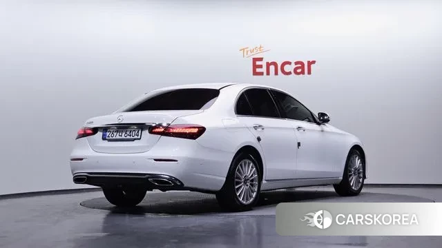 Mercedes-Benz E-Class W213 2022 Белый из Кореи