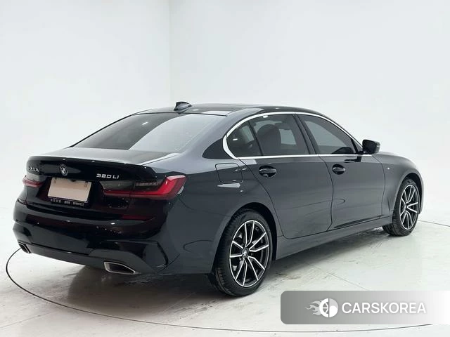 BMW 3 series 2022 Черный из Китая