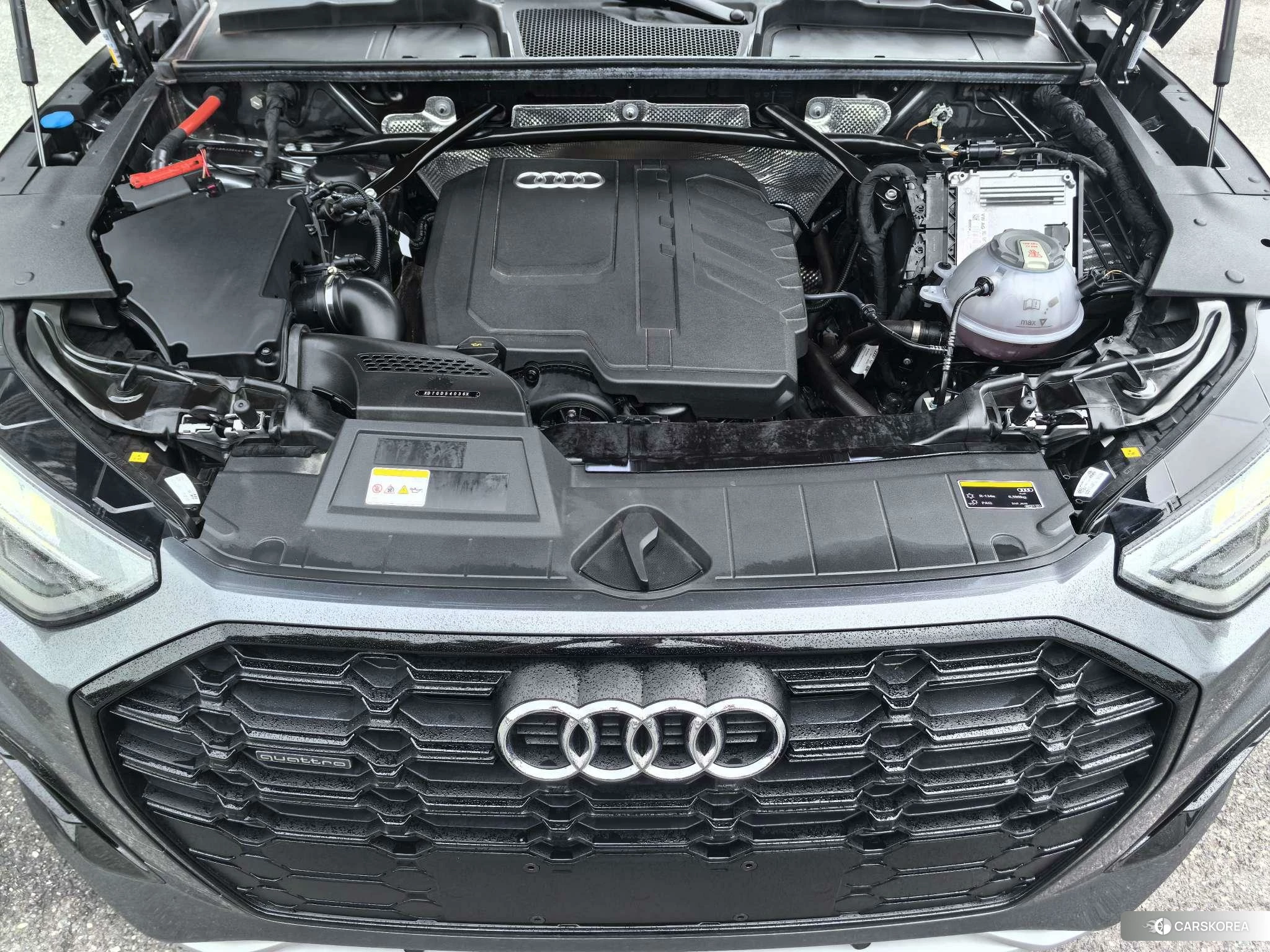 Audi Q5L 2023 Темно-серый из Китая