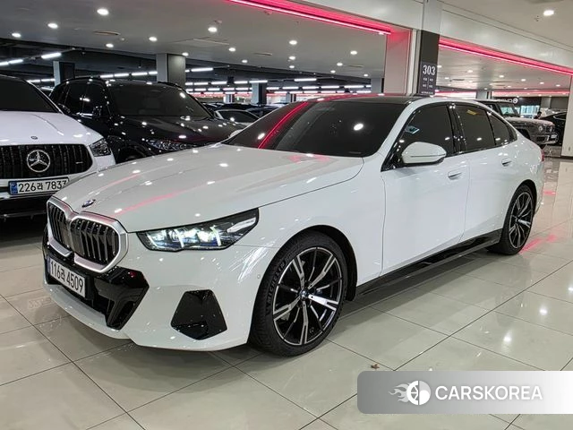 BMW 5 Series (G60) 2025 Белый из Кореи