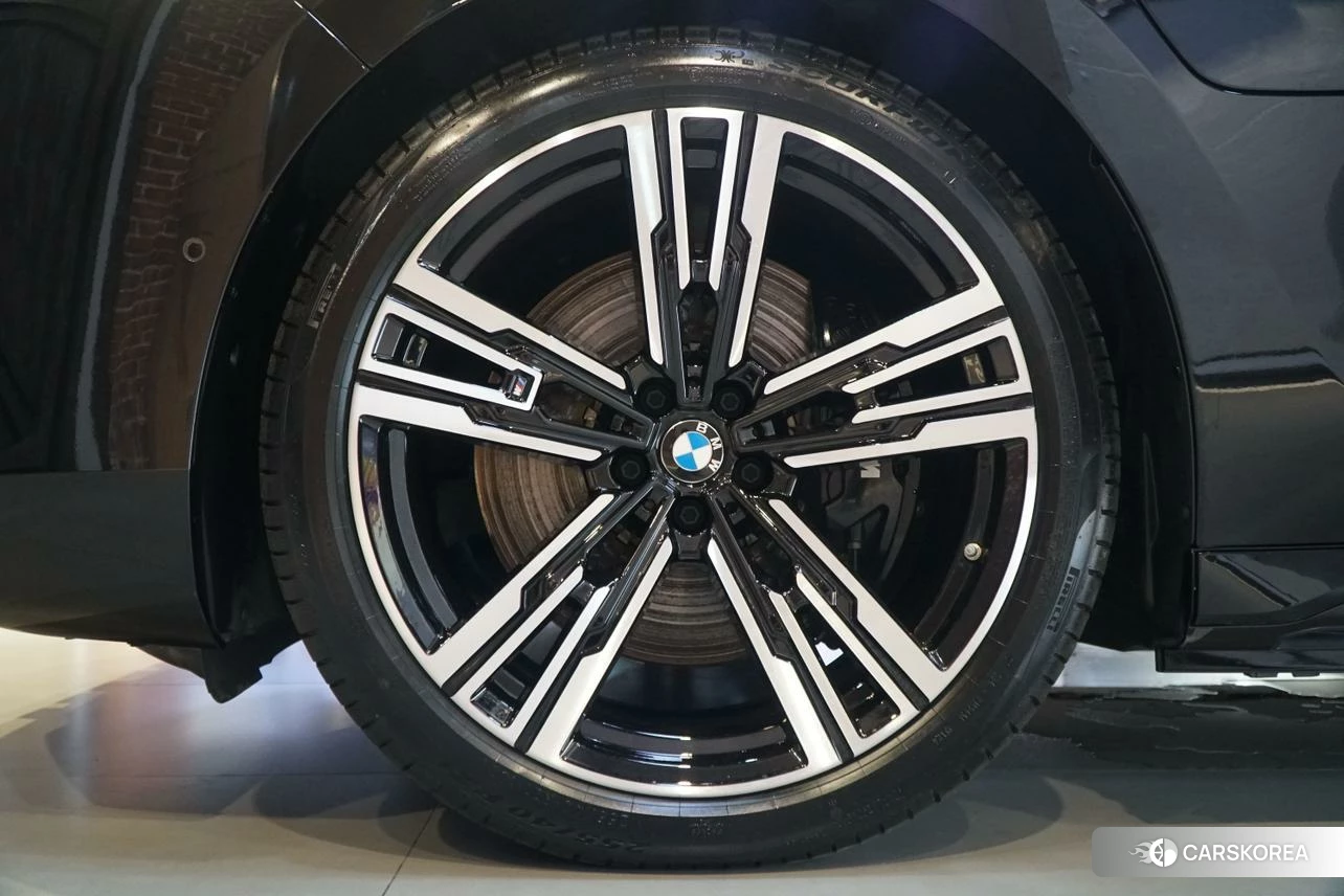 BMW i7 2023 Черный из Китая