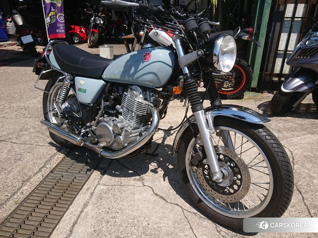 Проданный Yamaha SR 400 2018 из Японии