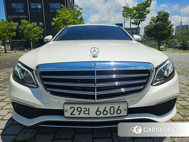 Mercedes-Benz E-Class W213 2019 Белый из Кореи