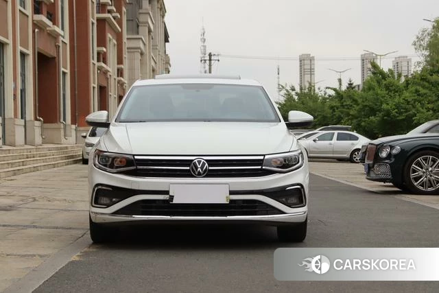 Volkswagen Bora 2023 Белый из Китая