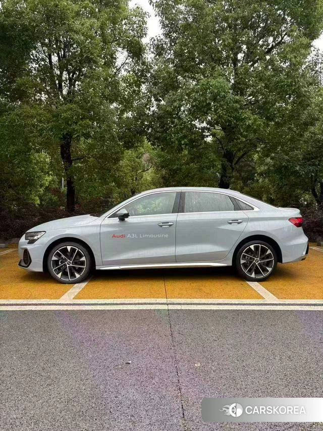 Audi A3 2024 Серебристо-серый из Китая