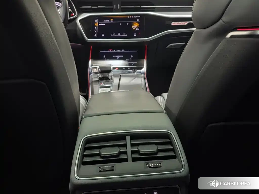 Audi A7L 2026 Silver/gray из Китая