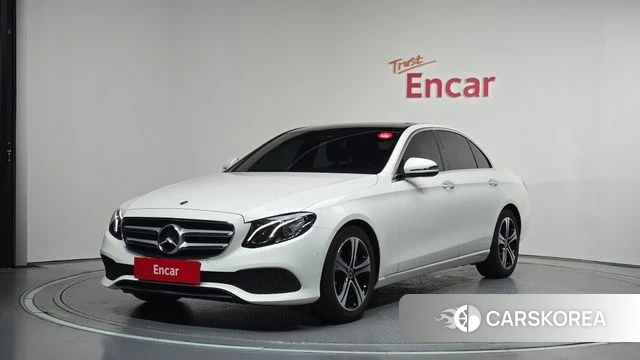 Mercedes-Benz E-Class W213 2018 Белый из Кореи
