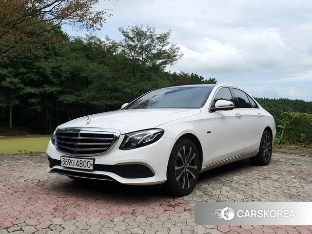 Mercedes-Benz E-Class W213 2019 Белый из Кореи