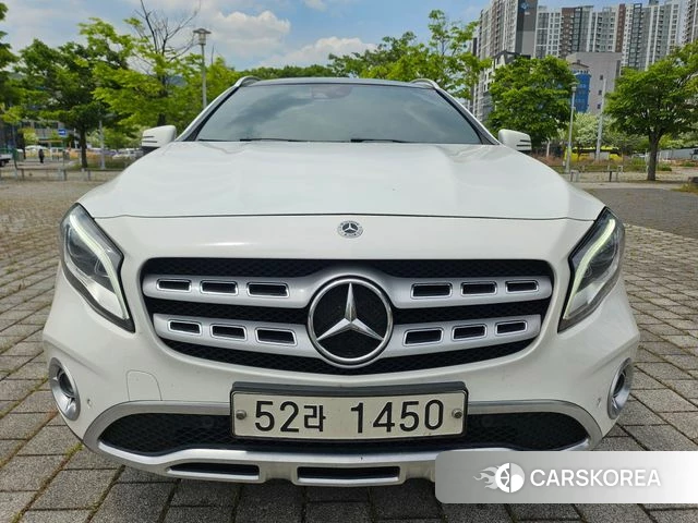 Mercedes-Benz GLA-Class X156 2019 Белый из Кореи
