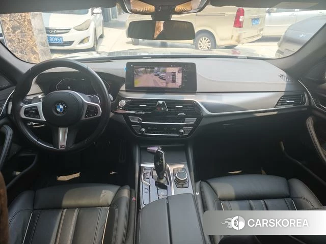 BMW 5 series (imported) 2022 Серебристо-серый из Китая