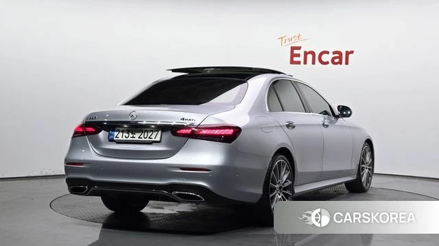 Mercedes-Benz E-Class W213 2022 Серебристо-серый из Кореи