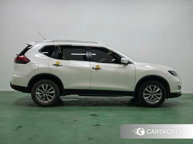 Nissan Qijun 2021 Белый из Китая