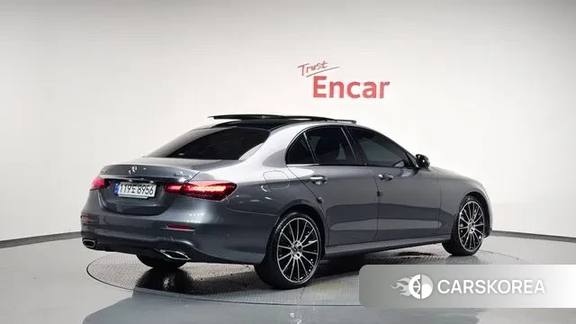 Mercedes-Benz E-Class W213 2023 Серый из Кореи