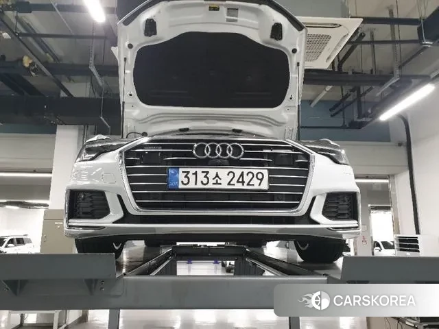 Audi A6 (C8) 2021 Белый из Кореи