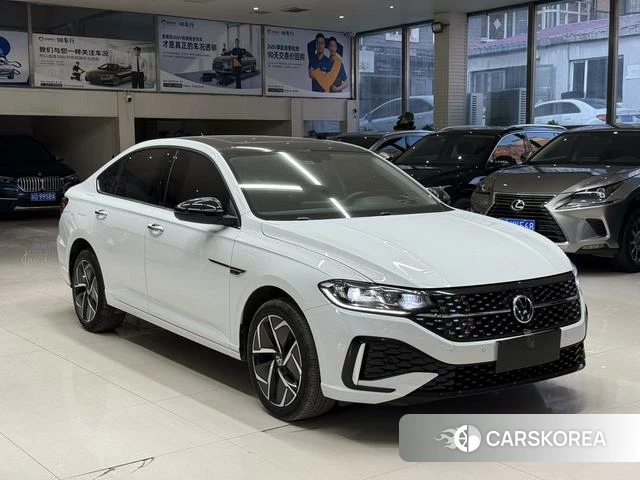 Volkswagen Lavida 2022 Белый из Китая
