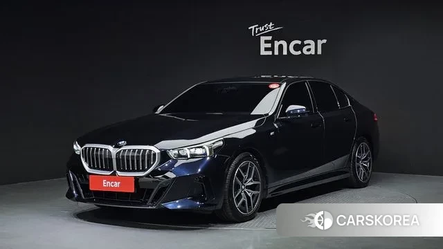 BMW 5 Series (G60) 2023 Синий из Кореи