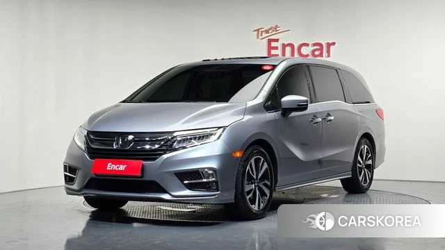 Honda Odyssey 2018 Серебристо-серый из Кореи
