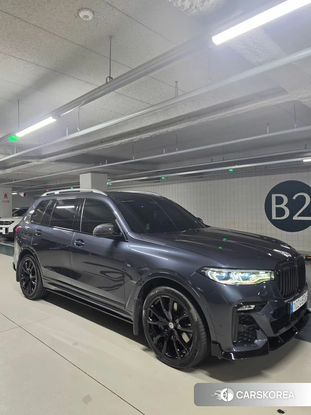 BMW X7 (G07) 2021 Небесно-голубой из Кореи