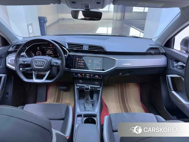 Audi Q3 2023 Темно-серый из Китая