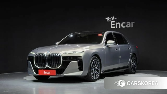 BMW 7 Series (G70) 2025 Песочный из Кореи