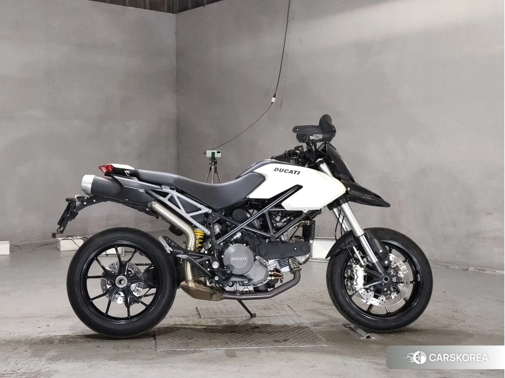 Проданный Ducati HYPERMOTARD 796 2010 из Японии, фото 2