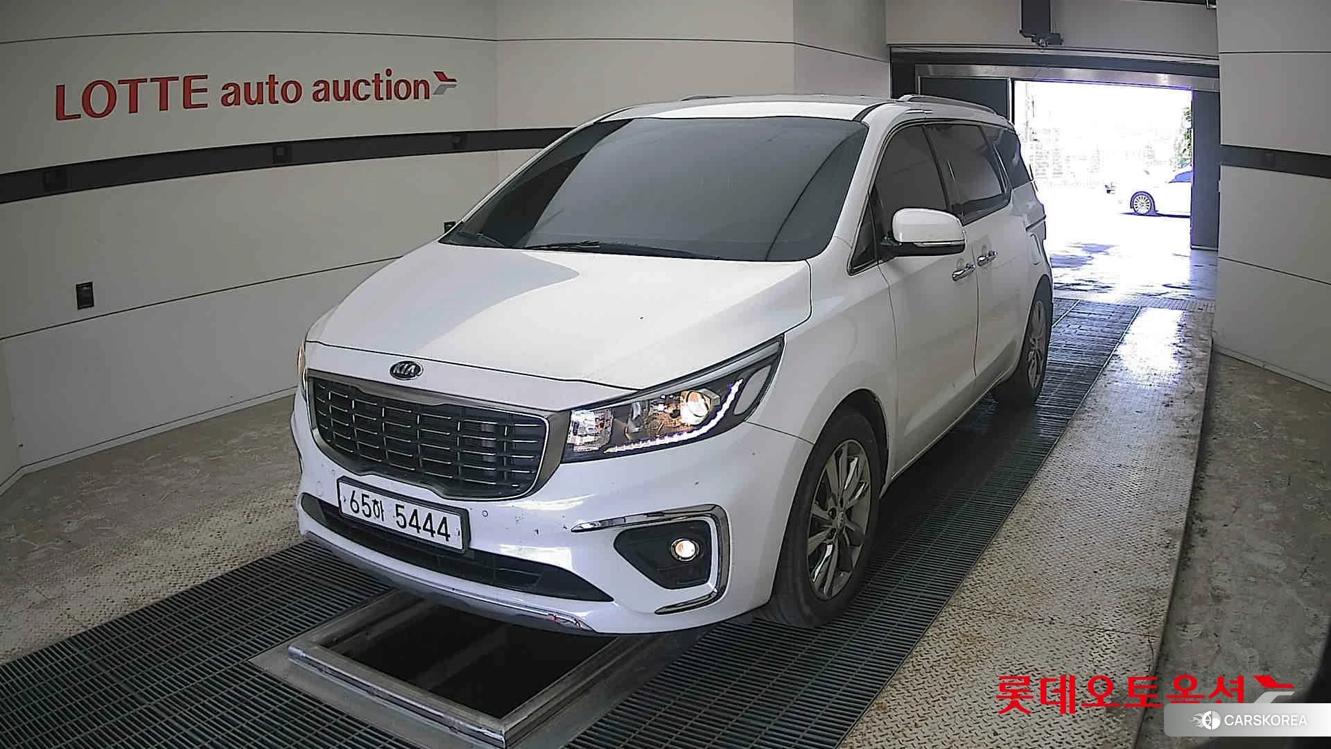 Kia Carnival 2019 Белый из Кореи