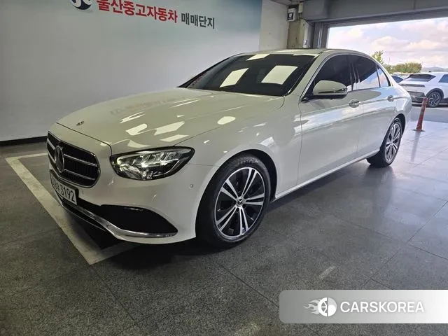 Mercedes-Benz E-Class W213 2021 Белый из Кореи