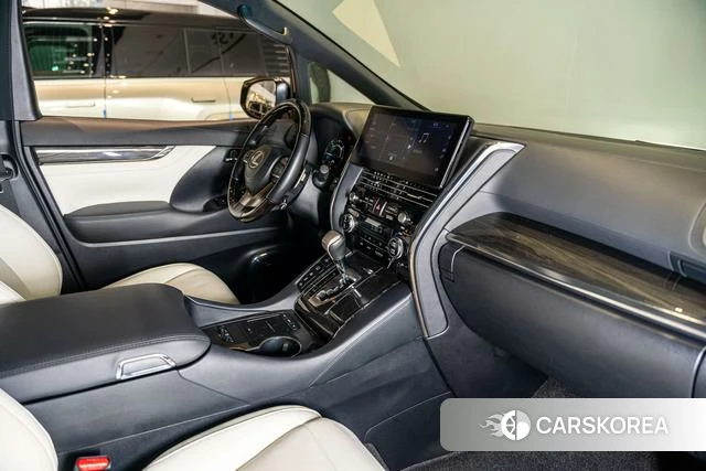 Lexus LM 2023 Черный из Китая