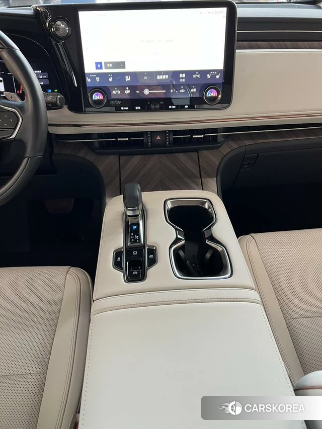 Lexus LM 2024 Черный из Китая