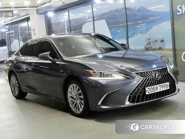 Lexus ES300h 7th generation 2023 Серый из Кореи