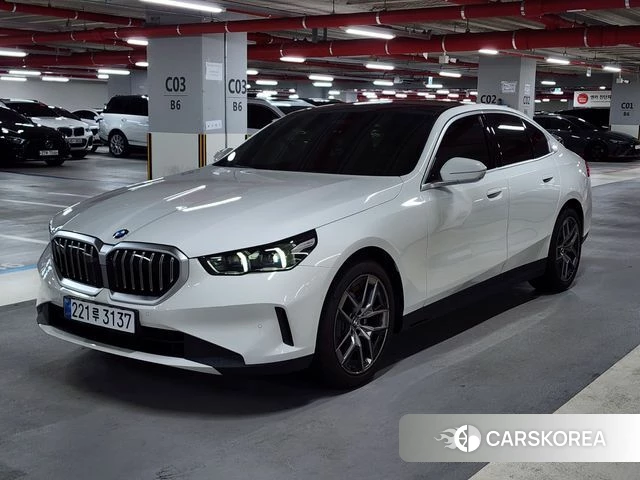 BMW 5 Series (G60) 2025 Белый из Кореи
