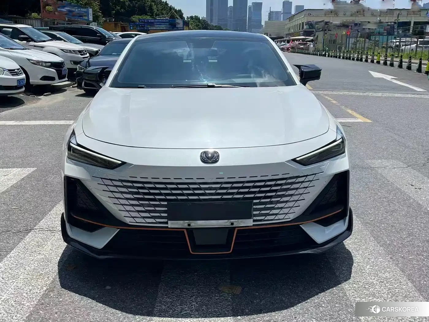 Chang'an UNI-V 2023 Белый из Китая