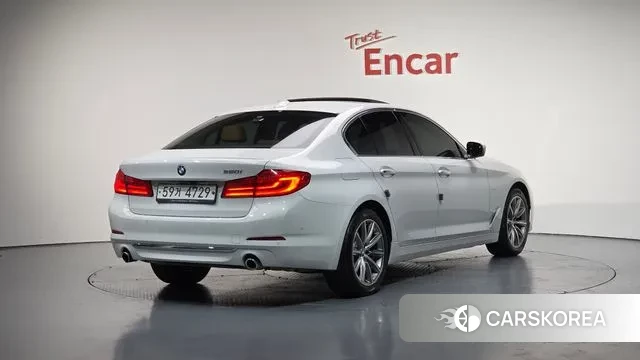 BMW 5 Series (G30) 2018 Белый из Кореи