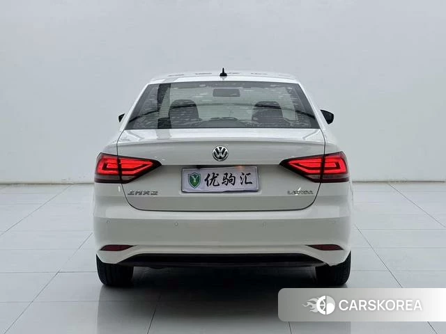 Volkswagen Lavida 2023 Белый из Китая