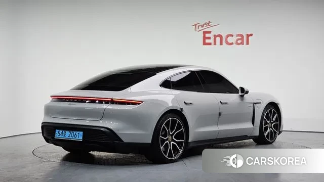 Porsche Taycan 2022 Серебристо-серый из Кореи
