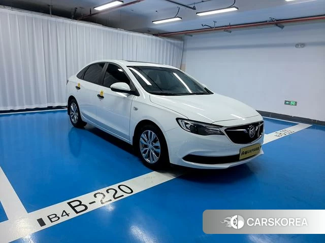 Buick Yinglang 2021 Белый из Китая