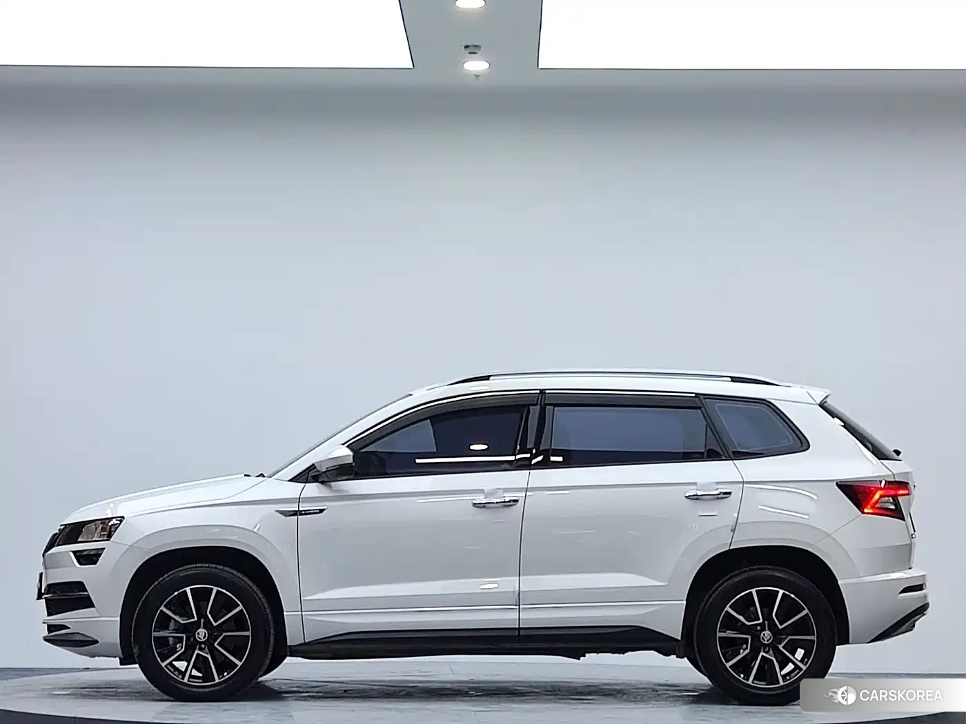 Skoda Karoq 2022 Белый из Китая