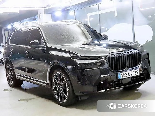 BMW X7 (G07) 2024 Черный из Кореи