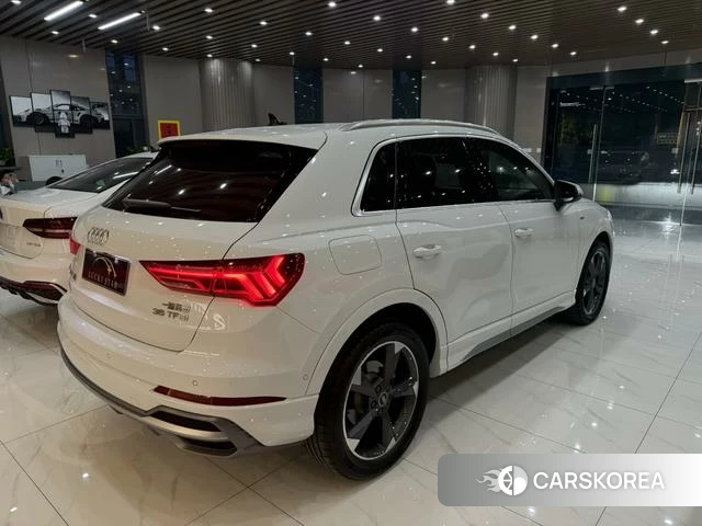 Audi Q3 2022 Белый из Китая