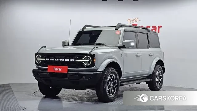 Ford Bronco 6th Generation 2023 Серебристо-серый из Кореи