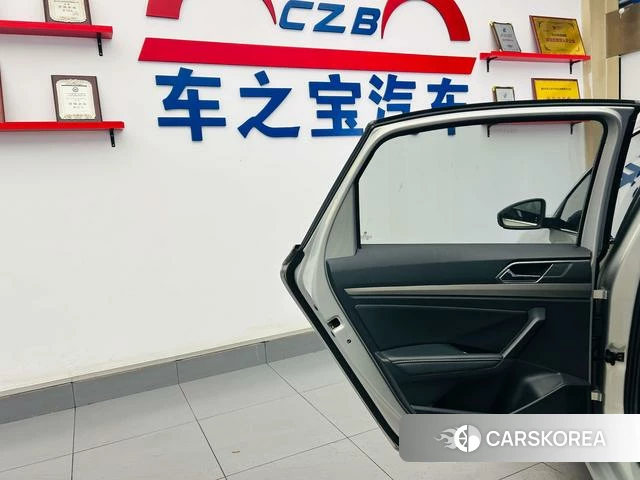 Volkswagen Lavida 2022 Серебристо-серый из Китая