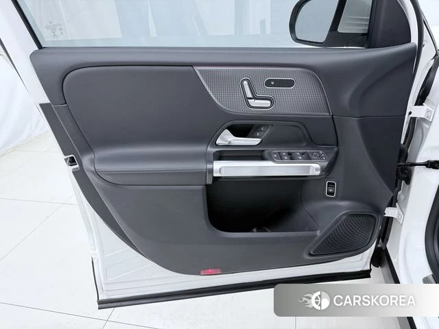Mercedes-Benz GLB 2023 Белый из Китая