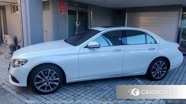 Mercedes-Benz E-Class W213 2018 Жемчужный цвет из Кореи