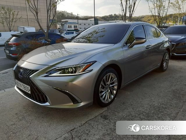 Lexus ES300h 7th generation 2021 Серебристо-серый из Кореи